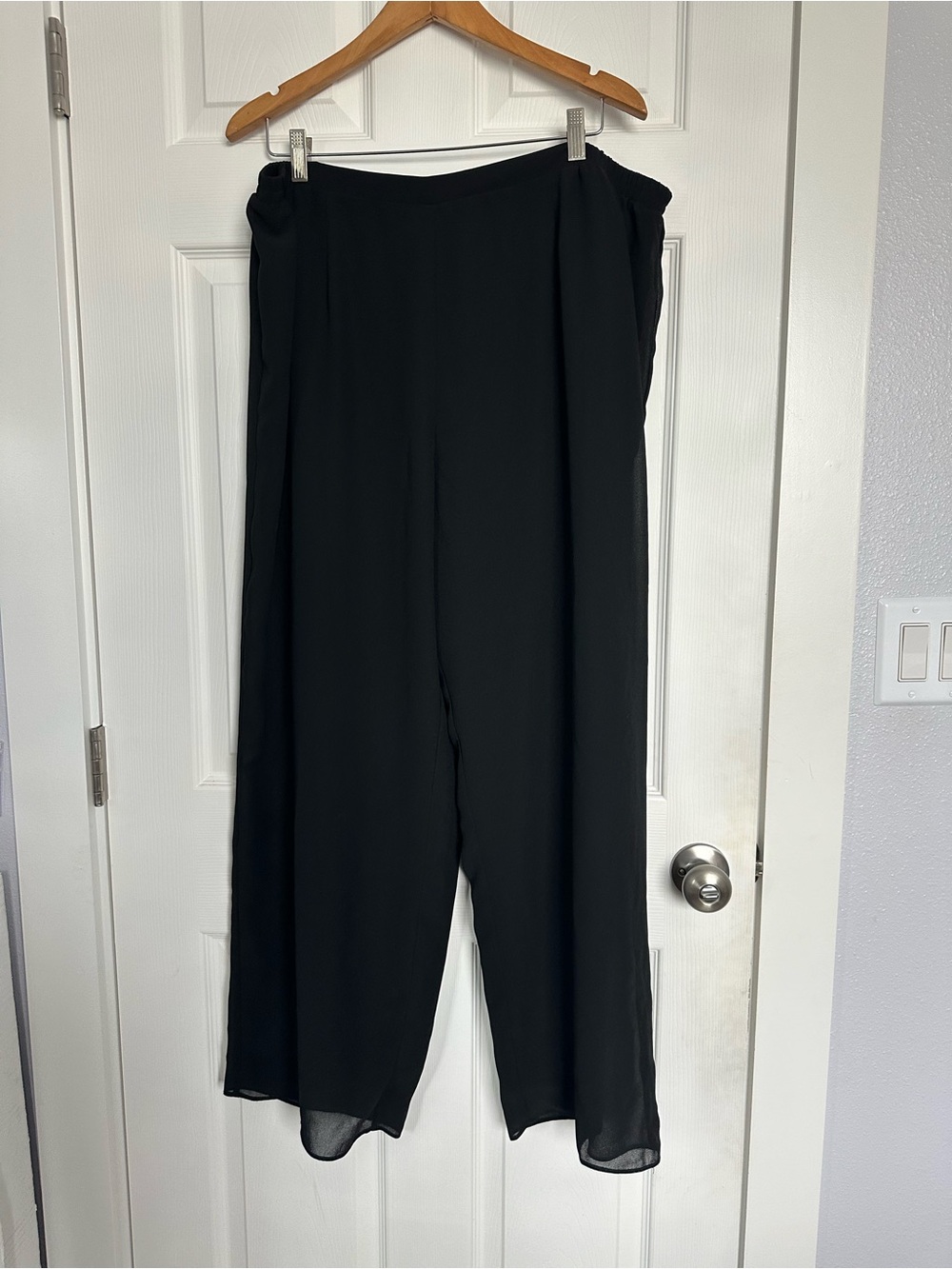 Black Wide-Leg Women's Pants